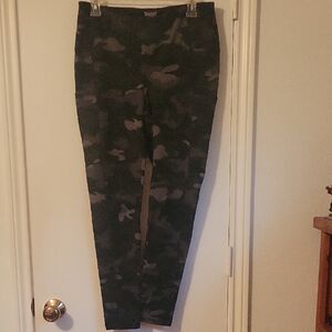 Chicos Camo leggings